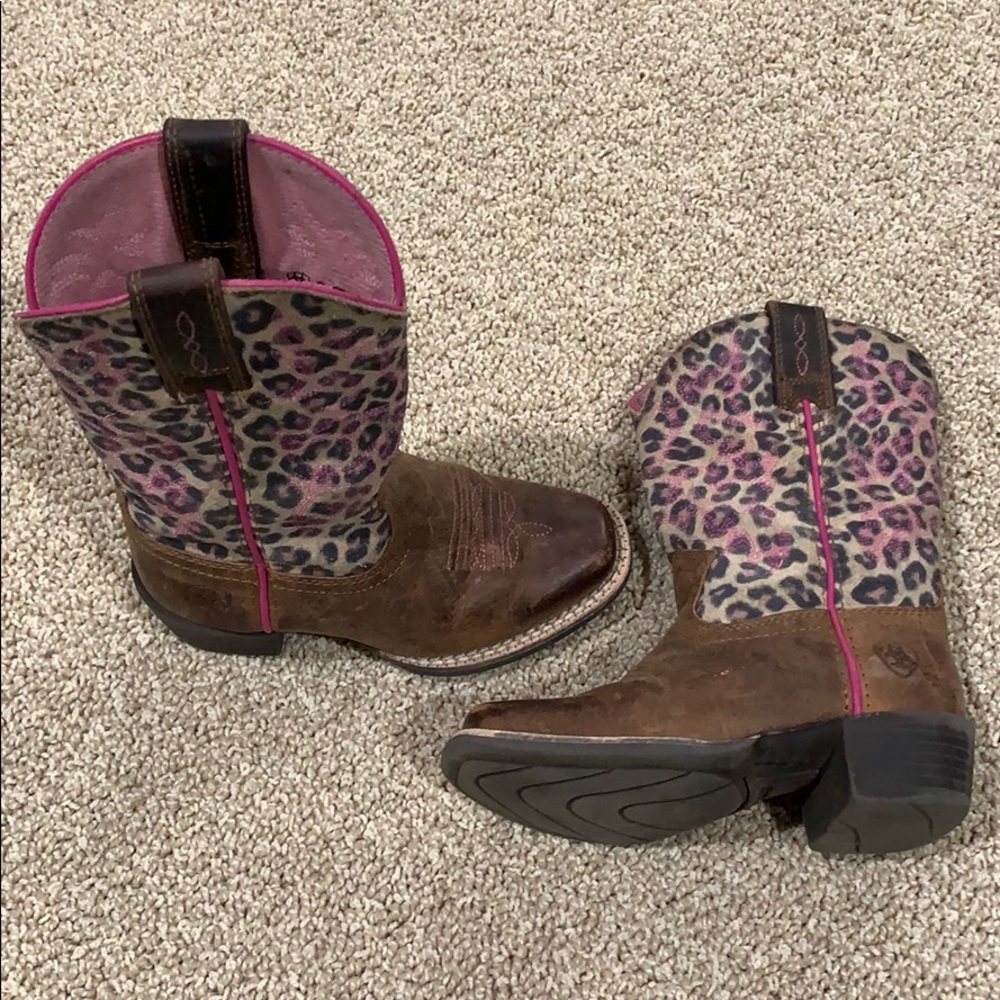 Child Ariat cowgirl boots size 8